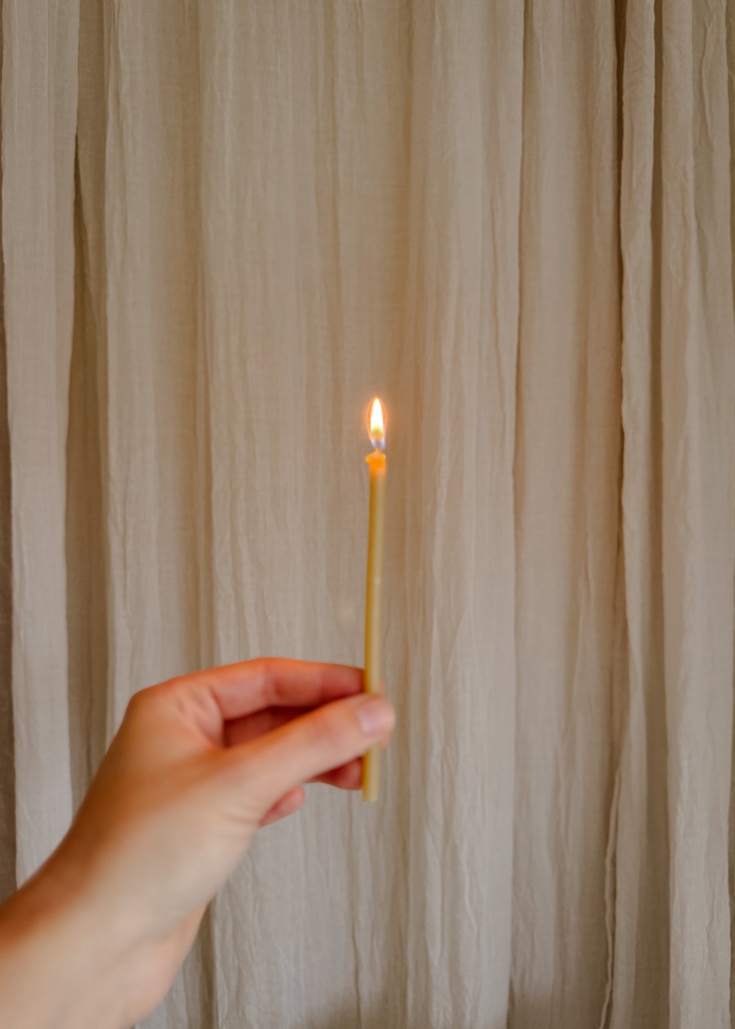 Dünne Bienenwachskerzen - honiggelb