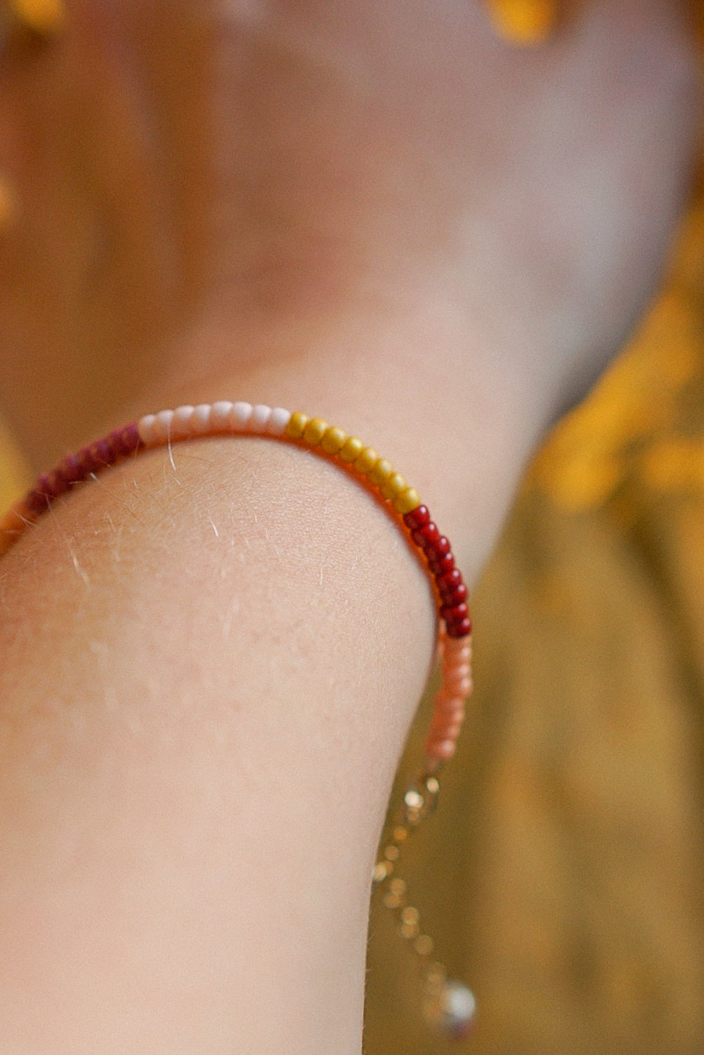Maya - bracelet made of glass beads - wild dahlia
