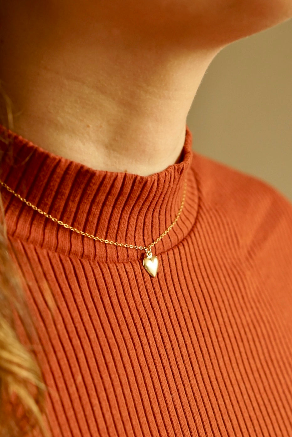 Fine necklace with pendant - golden heart (Winter edition)