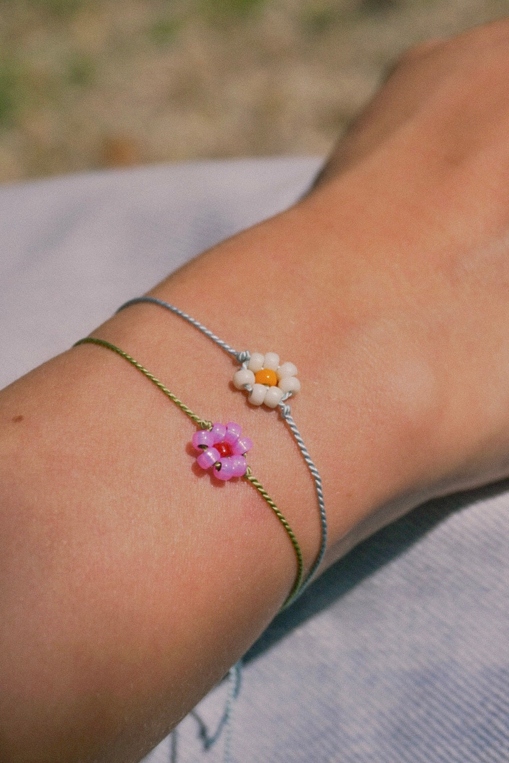 Tiny Flower Armband daisy aqua blue