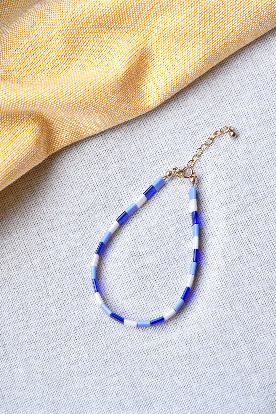 DOMINO ring made of glass beads - blueberry cream
