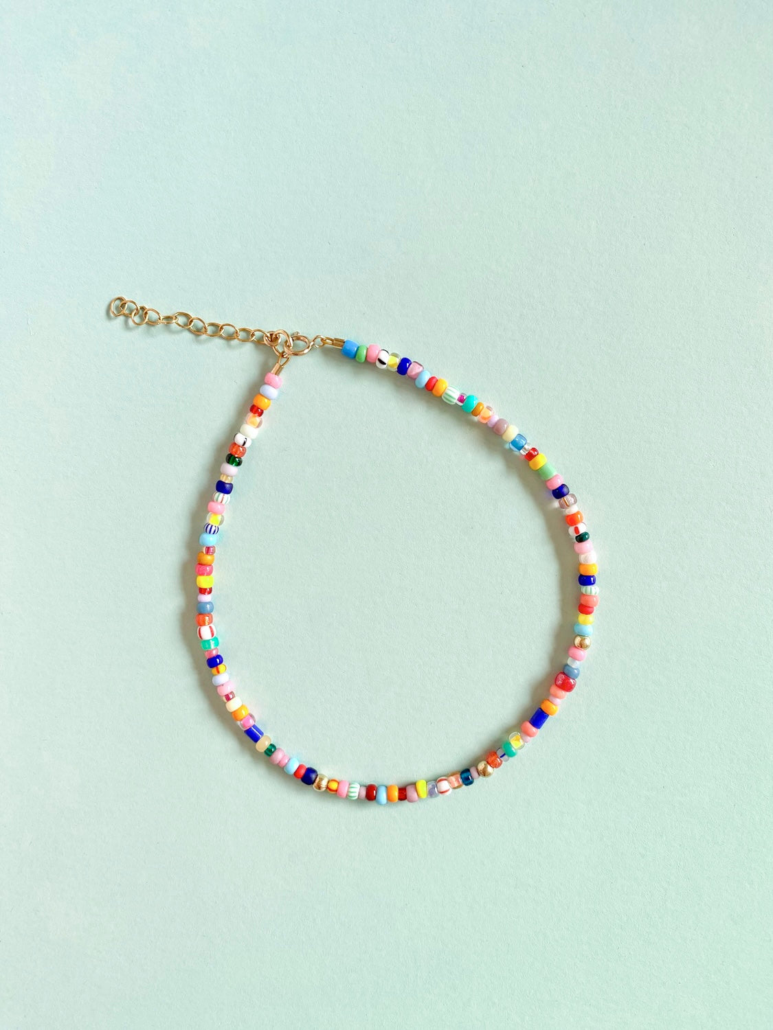 MONDO - Bracelet made of colored glass beads
