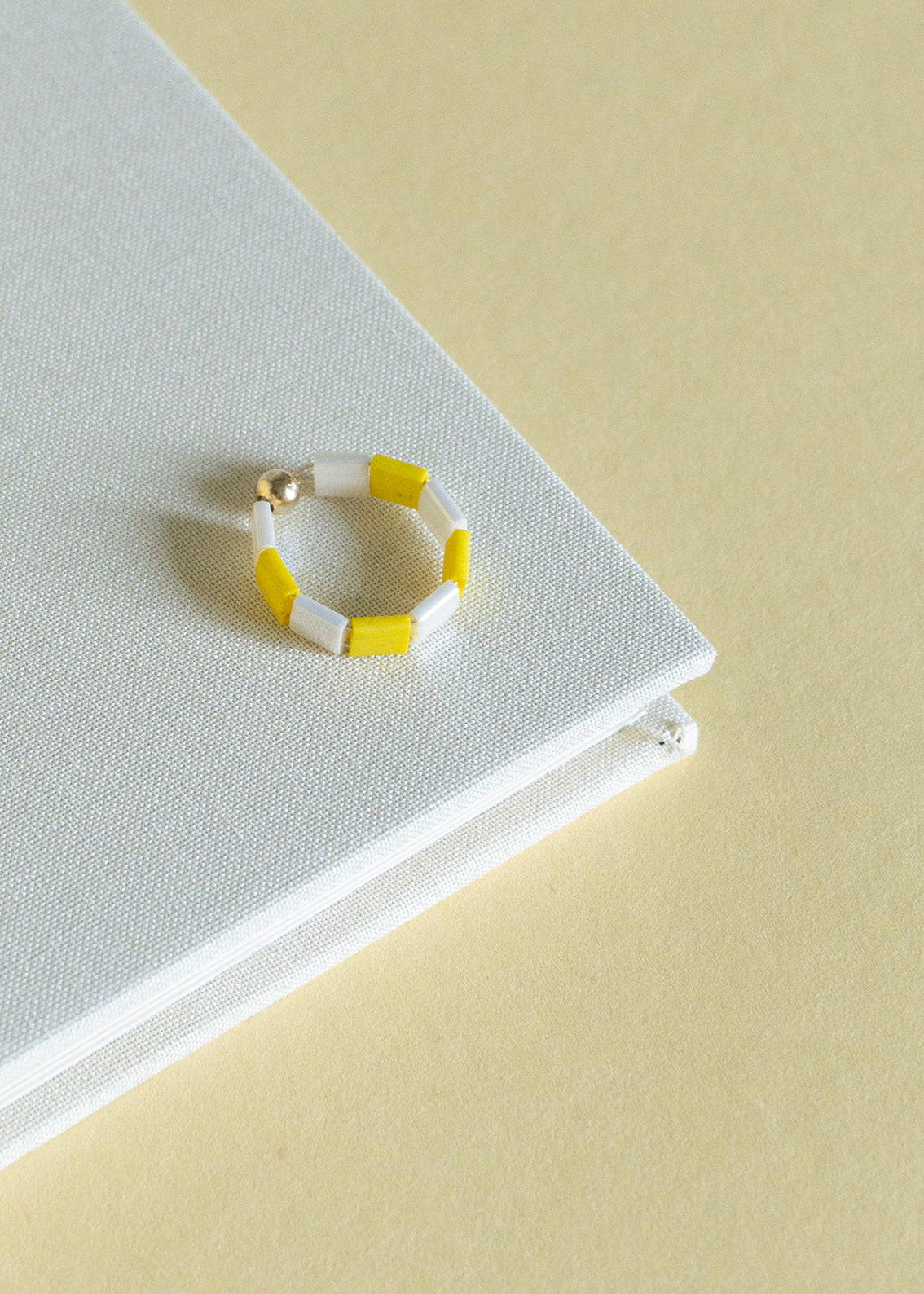 DOMINO ring made of glass beads - limoncello