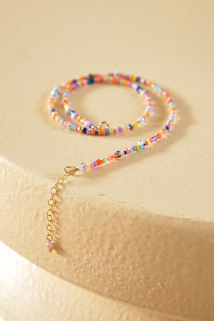 MONDO - short necklace made of glass beads