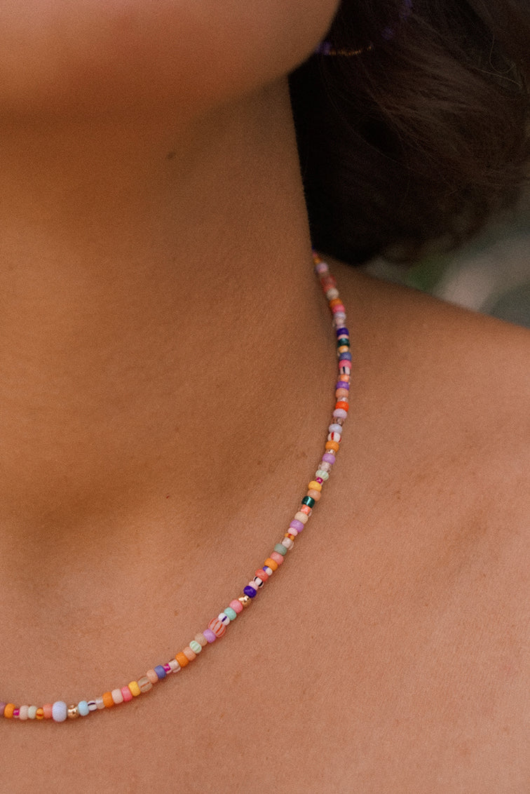 MONDO - short necklace made of glass beads